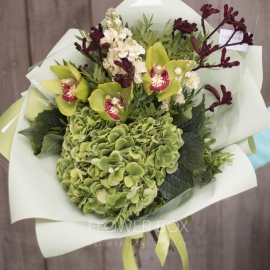 Необычный букет зеленого оттенка с орхидеей - Доставка цветов